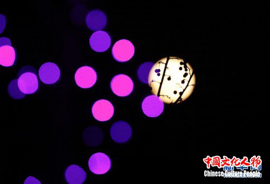 （社会）（2）“超级月亮”遇佳节 元宵满月更“圆满”