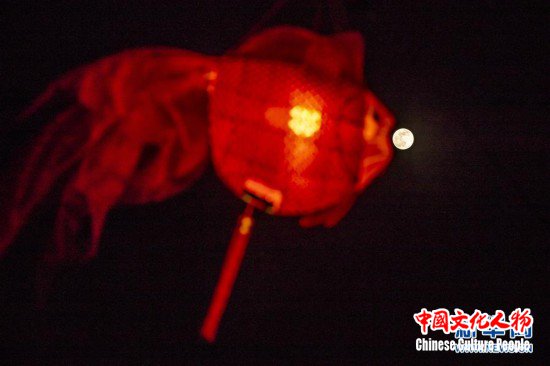 （社会）（12）“超级月亮”遇佳节 元宵满月更“圆满”