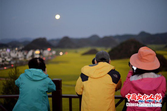 （社会）（10）“超级月亮”遇佳节 元宵满月更“圆满”