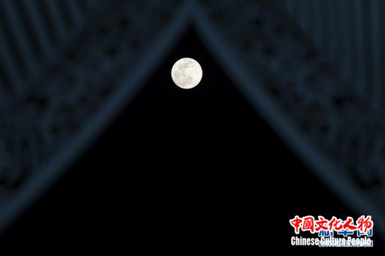 （社会）（16）“超级月亮”遇佳节 元宵满月更“圆满”