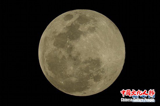 （社会）（17）“超级月亮”遇佳节 元宵满月更“圆满”