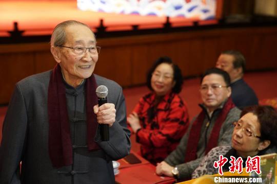 著名戏曲导演、马连良先生弟子、97岁的迟金声先生在发布会上发表感言 史春阳 摄