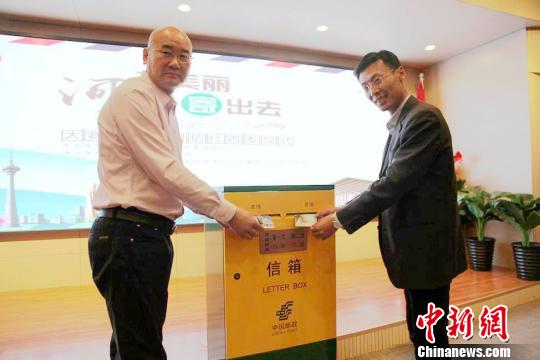 “把美丽河西寄出去”明信片首发仪式。　张道正 摄