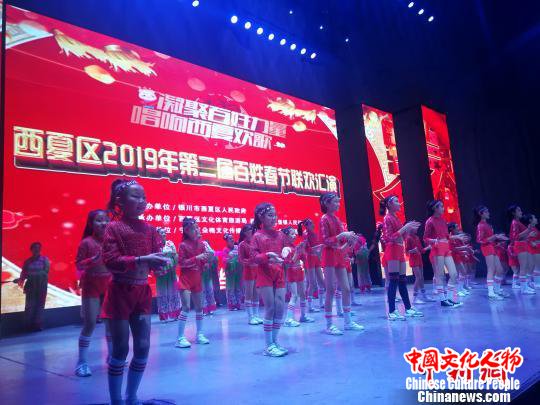 表演现场。　李佩珊 摄
