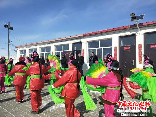内蒙古西部乡村“复活”社火传统为精神生活“脱贫”