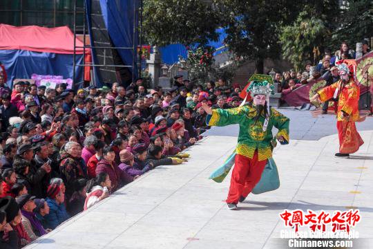 湖南凤凰县春节假期主打“文化牌”揽金5.65亿元