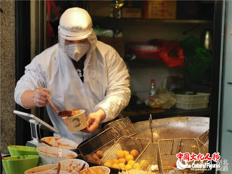 吉庆街老字号美食店纷纷开业（周雯 摄）